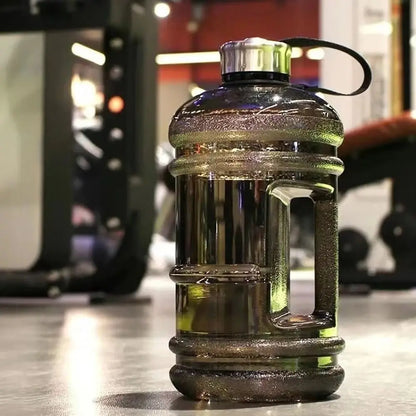 Sport Wasserflasche 2L - Große Trinkflasche mit Griff für Gym & Training