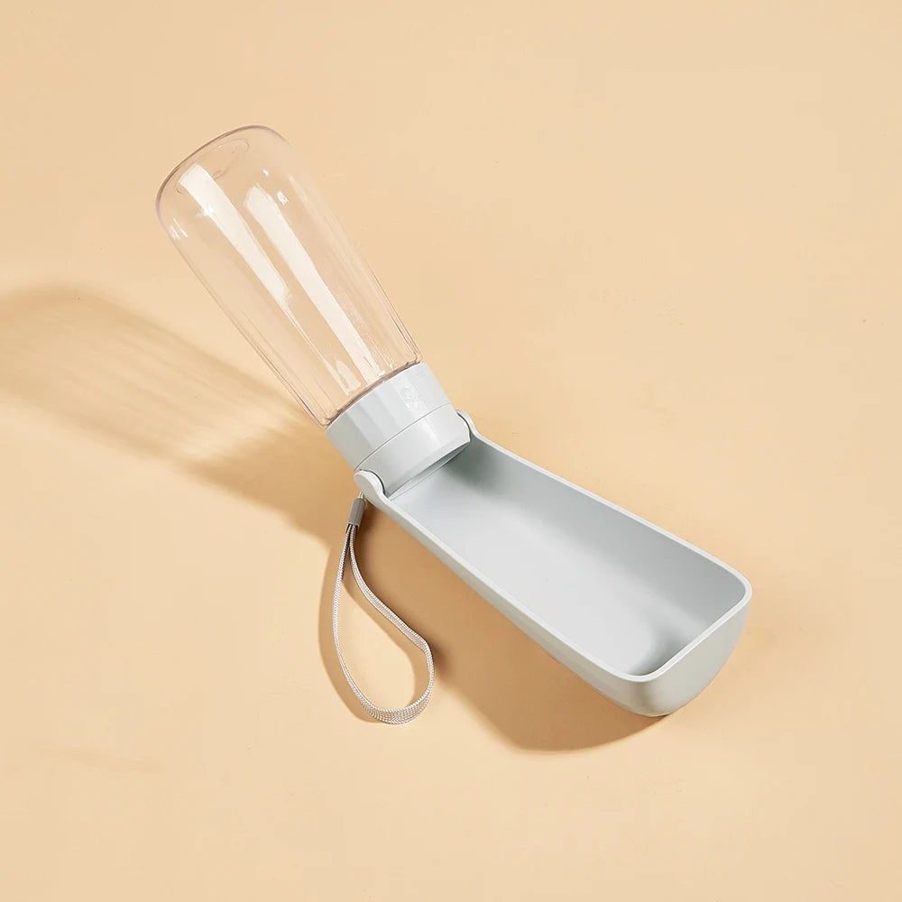 Portable Hundetrinkflasche 550 ml – Faltbar, Auslaufsicher & Ideal für Outdoor-Aktivitäten