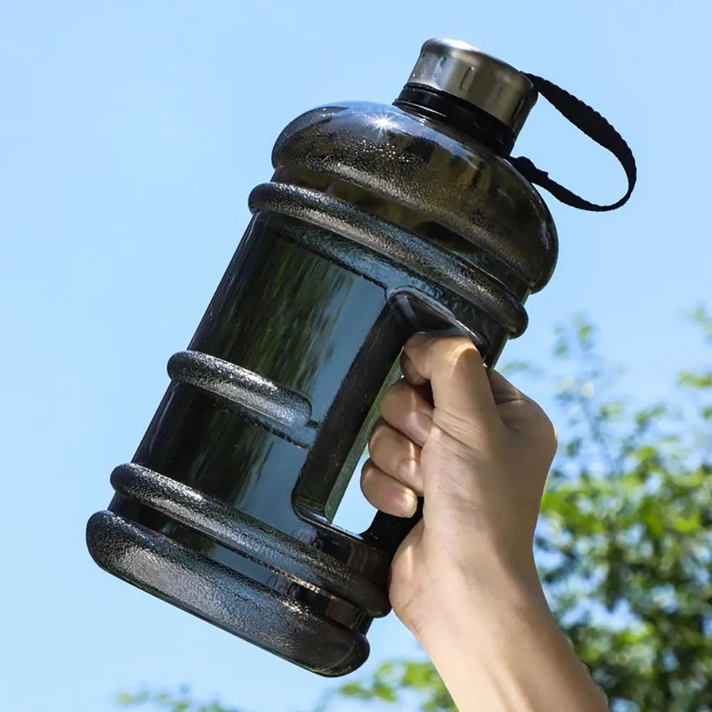 Sport Wasserflasche 2L - Große Trinkflasche mit Griff für Gym & Training